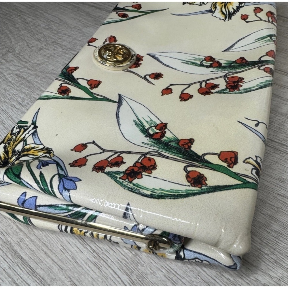 Tory Burch Cream Floral Clutch - Picture 12 of 12
